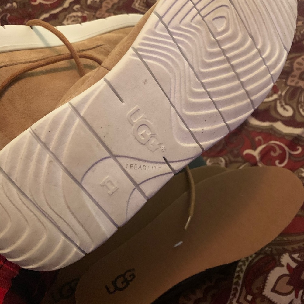 UGG - Picture 5 of 5